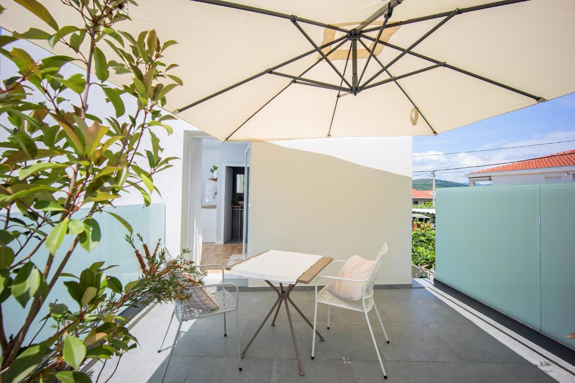 Yucca, 2-min To The And 5 To Apartament Trogir