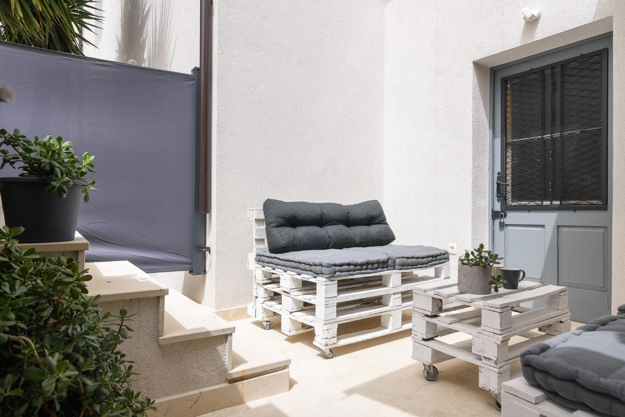 Yucca, 2-min To The And 5 To Apartament Trogir
