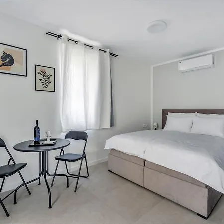Studio Apartments Yucca, 2-Min To The Beach And 5 To Trogir Exterior photo