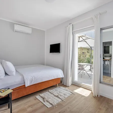 Studio Apartments Yucca, 2-Min To The Beach And 5 To Trogir Exterior photo