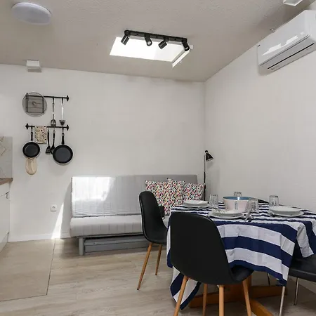 Studio Apartments Yucca, 2-Min To The Beach And 5 To Trogir Exterior photo