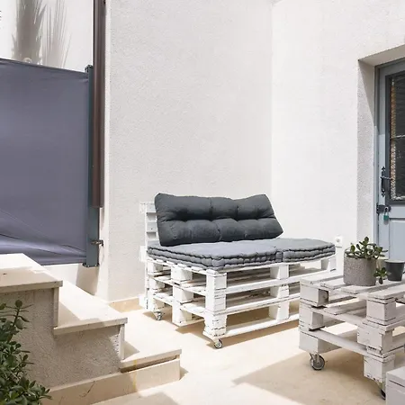 Studio Apartments Yucca, 2-Min To The Beach And 5 To Trogir Exterior photo