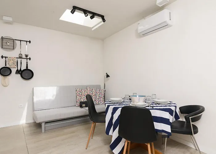 Studio Apartments Yucca, 2-Min To The Beach And 5 To Trogir