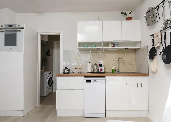 Studio Apartments Yucca, 2-Min To The Beach And 5 To Trogir