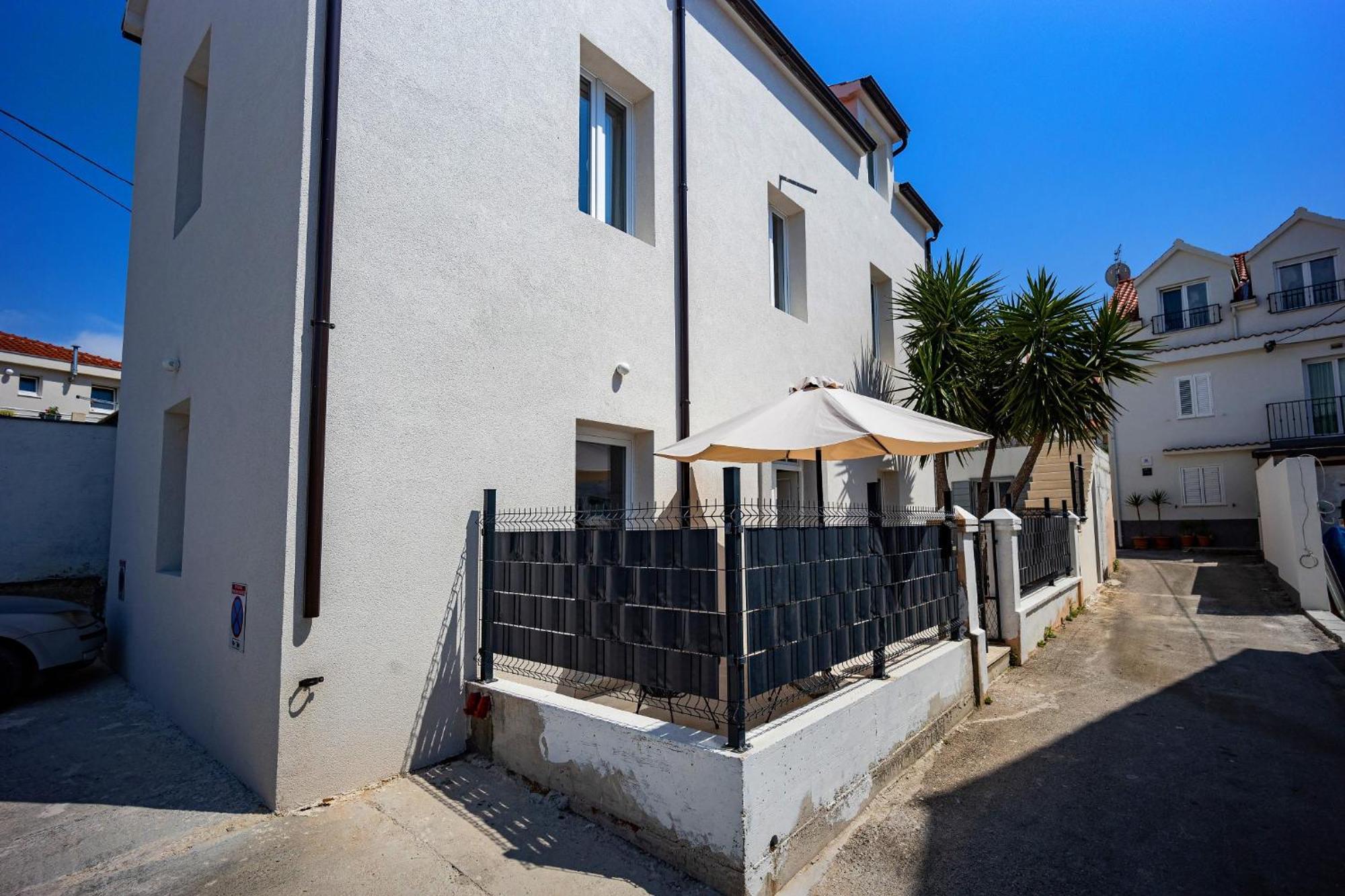Yucca, 2-min To The And 5 To Apartment Trogir