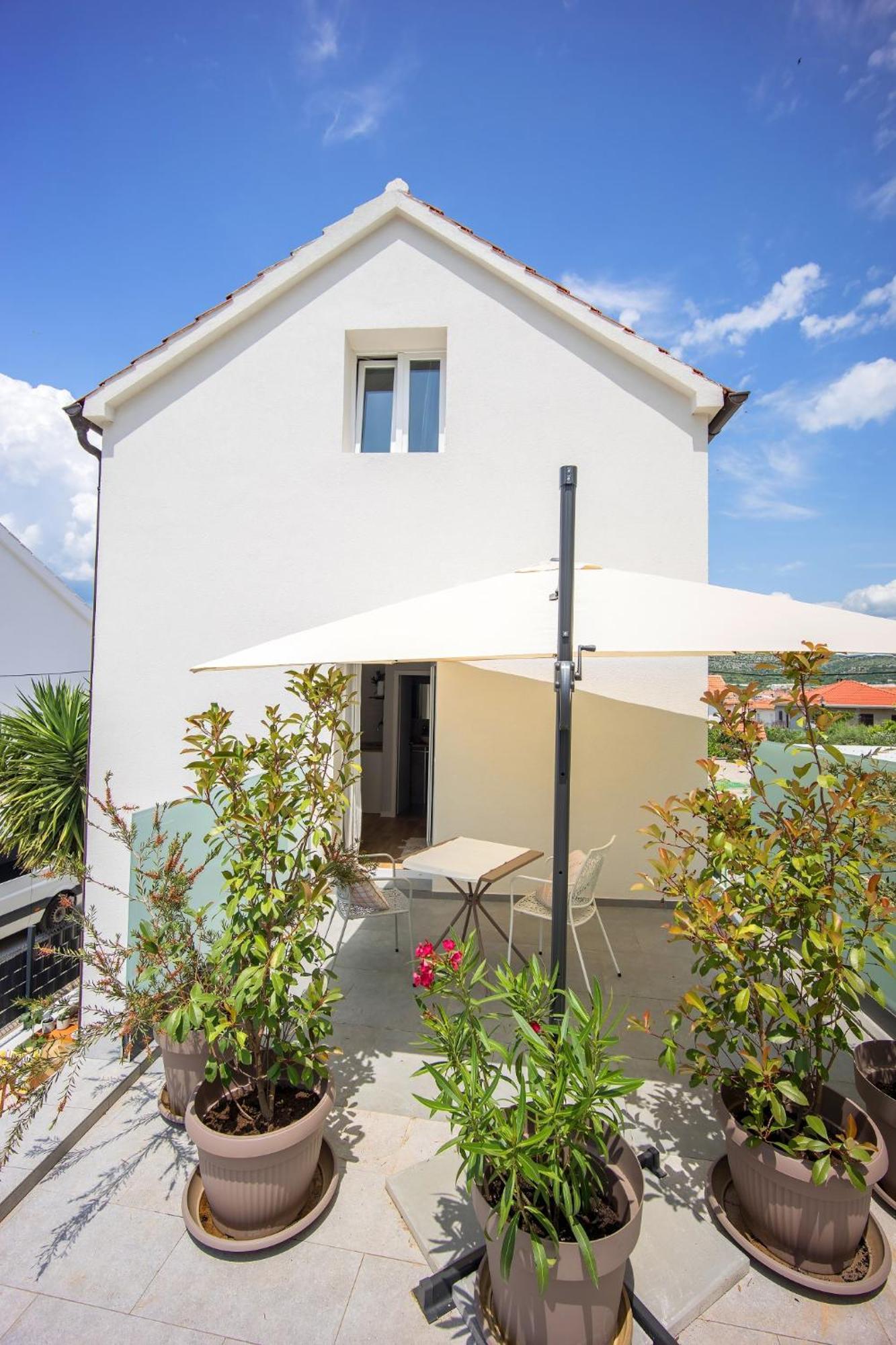 Yucca, 2-min To The And 5 To Apartment Trogir