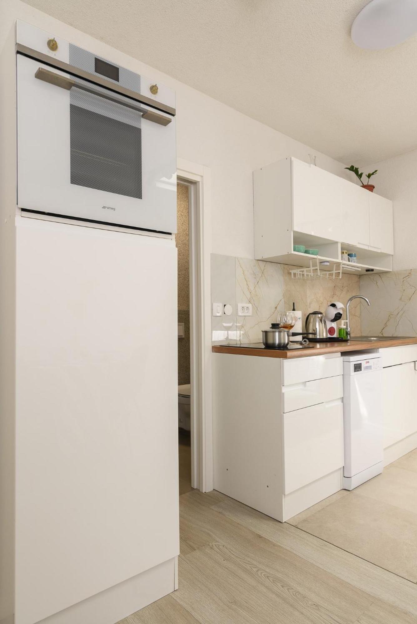 Yucca, 2-min To The And 5 To Apartment Trogir
